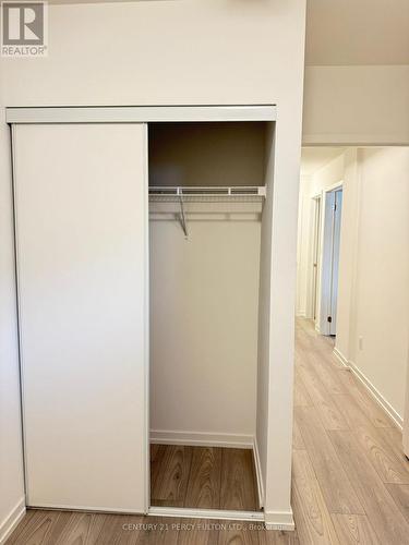 23 - 17 Lytham Green Circle, Newmarket, ON - Indoor