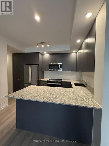 23 - 17 Lytham Green Circle, Newmarket, ON - Indoor Photo Showing Kitchen With Upgraded Kitchen