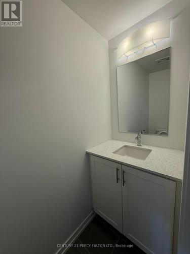 23 - 17 Lytham Green Circle, Newmarket, ON - Indoor Photo Showing Bathroom