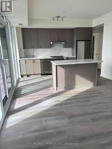 1410 - 8960 Jane Street, Vaughan, ON - Indoor Photo Showing Kitchen