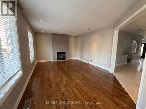 927 Gaslight Way, Mississauga, ON - Indoor With Fireplace
