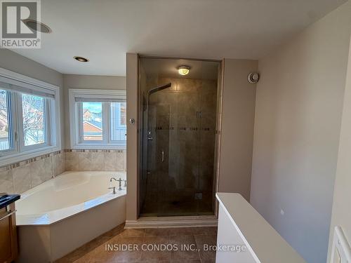 927 Gaslight Way, Mississauga, ON - Indoor Photo Showing Bathroom