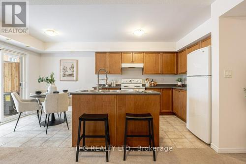 129 - 148 Louisburg Way, Markham (Greensborough), ON - Indoor Photo Showing Kitchen