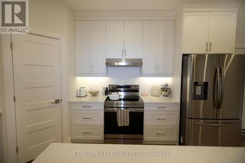 675 Winchester Avenue S, North Perth, ON - Indoor Photo Showing Kitchen
