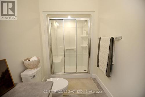 675 Winchester Avenue S, North Perth, ON - Indoor Photo Showing Bathroom
