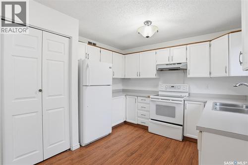 226 Stillwater Drive, Saskatoon, SK - Indoor Photo Showing Kitchen With Double Sink