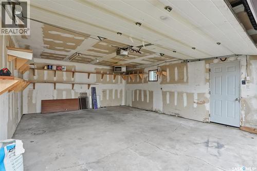 226 Stillwater Drive, Saskatoon, SK - Indoor Photo Showing Garage