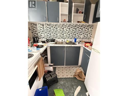 9815 97 Street, Fort St. John, BC - Indoor Photo Showing Kitchen