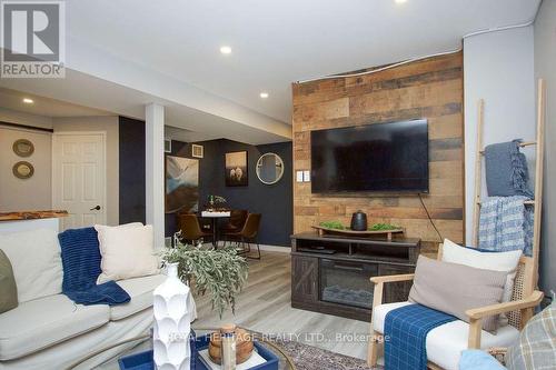 66 Fieldnest Crescent, Whitby (Rolling Acres), ON - Indoor Photo Showing Living Room