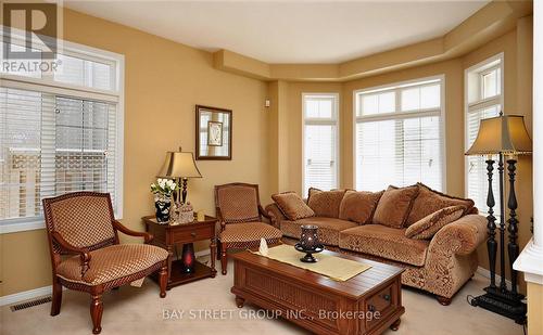 3581 Jorie Crescent, Mississauga, ON - Indoor Photo Showing Living Room