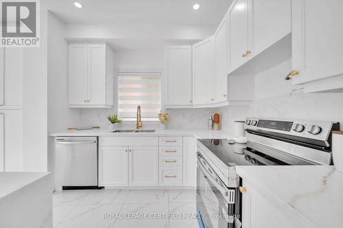 18 House Lane, Hamilton, ON - Indoor Photo Showing Kitchen With Double Sink