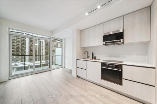 1313-120 Broadway Avenue, Toronto, ON - Indoor Photo Showing Kitchen