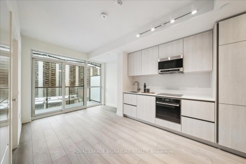 1313-120 Broadway Avenue, Toronto, ON - Indoor Photo Showing Kitchen
