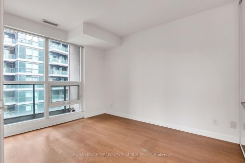 727-600 Fleet Street, Toronto, ON - Indoor Photo Showing Other Room