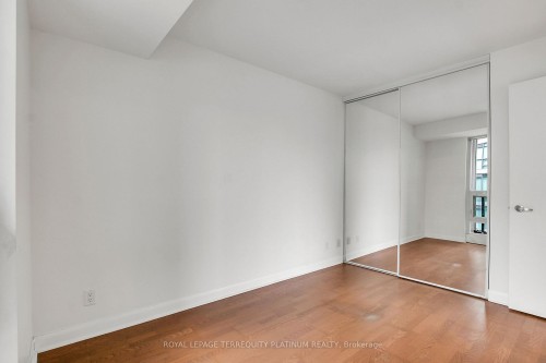 727-600 Fleet Street, Toronto, ON - Indoor Photo Showing Other Room
