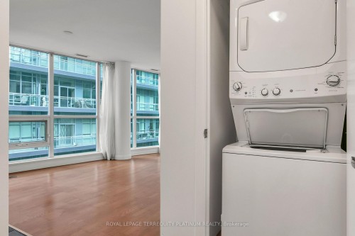 727-600 Fleet Street, Toronto, ON - Indoor Photo Showing Laundry Room