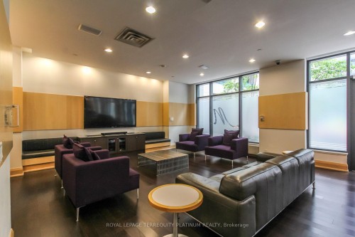 727-600 Fleet Street, Toronto, ON - Indoor