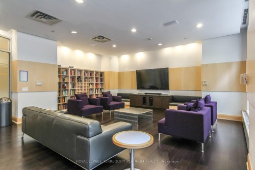 727-600 Fleet Street, Toronto, ON - Indoor Photo Showing Other Room