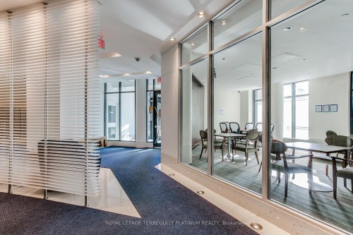 727-600 Fleet Street, Toronto, ON - Indoor Photo Showing Other Room