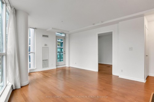727-600 Fleet Street, Toronto, ON - Indoor Photo Showing Other Room