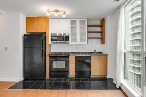 727-600 Fleet Street, Toronto, ON - Indoor