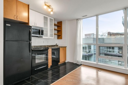 727-600 Fleet Street, Toronto, ON - Indoor