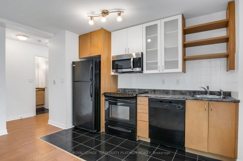 727-600 Fleet Street, Toronto, ON - Indoor Photo Showing Kitchen
