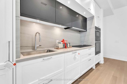 805-397 Royal Orchard Boulevard, Markham, ON - Indoor Photo Showing Kitchen With Upgraded Kitchen