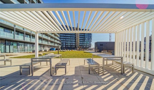 B520-3200 Dakota Common, Burlington, ON - Outdoor