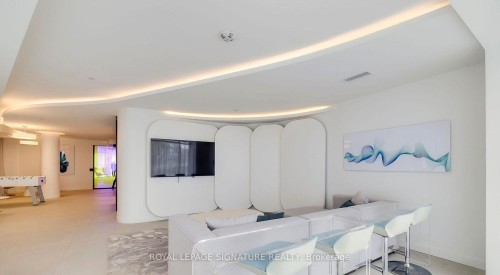 B520-3200 Dakota Common, Burlington, ON - Indoor