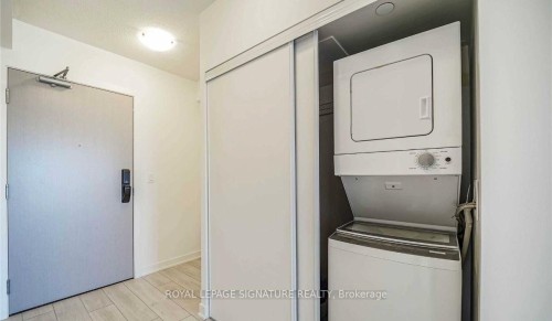 B520-3200 Dakota Common, Burlington, ON - Indoor Photo Showing Laundry Room