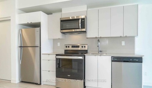 B520-3200 Dakota Common, Burlington, ON - Indoor Photo Showing Kitchen With Stainless Steel Kitchen