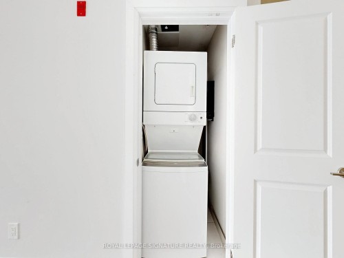 114-481 Rupert Avenue, Whitchurch-Stouffville, ON - Indoor Photo Showing Laundry Room