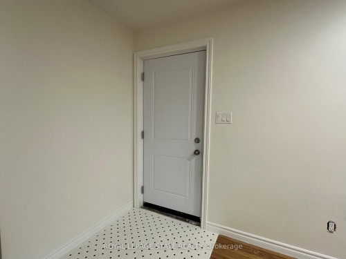 Upper-10 Glenellen Drive, St. Catharines, ON - Indoor Photo Showing Other Room