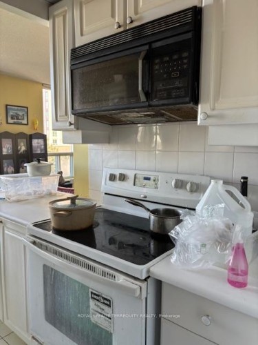 316-88 Corporate Drive, Toronto, ON - Indoor Photo Showing Kitchen