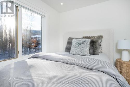 58 - 204 Blueski George Crescent, Blue Mountains, ON - Indoor Photo Showing Bedroom