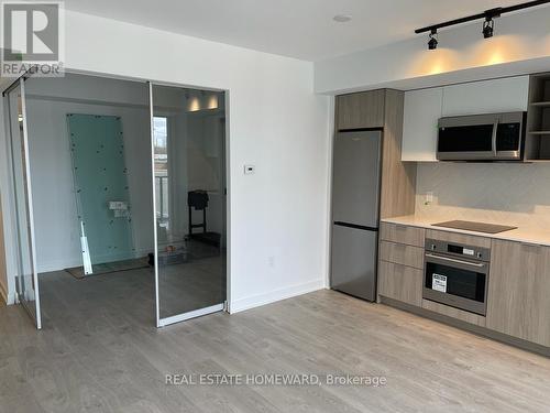 431 - 36 Zorra Street, Toronto, ON - Indoor Photo Showing Kitchen