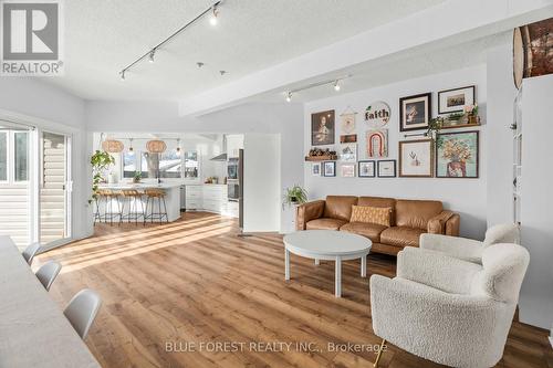 521 Upper Queen Street, London South (South P), ON - Indoor Photo Showing Living Room