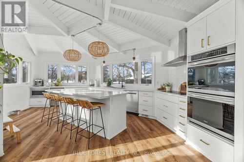 521 Upper Queen Street, London South (South P), ON - Indoor