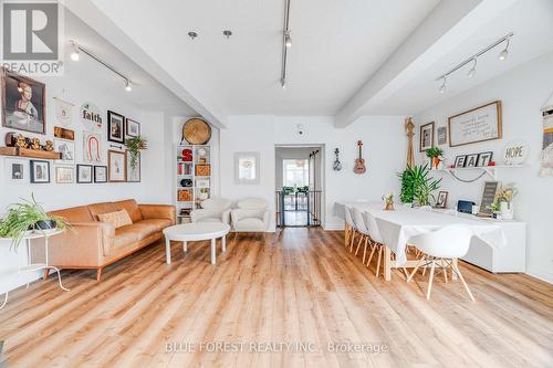 521 Upper Queen Street, London South (South P), ON - Indoor