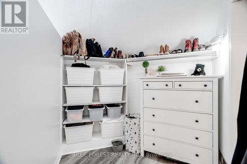 521 Upper Queen Street, London South (South P), ON - Indoor