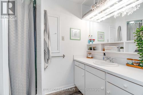 521 Upper Queen Street, London South (South P), ON - Indoor Photo Showing Bathroom