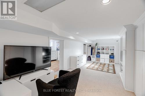 521 Upper Queen Street, London South (South P), ON - Indoor