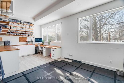 521 Upper Queen Street, London South (South P), ON - Indoor