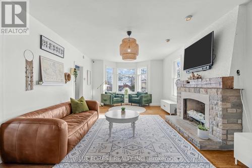 521 Upper Queen Street, London South (South P), ON - Indoor Photo Showing Living Room With Fireplace