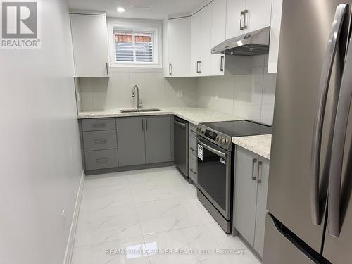 131 Sharplin Drive, Ajax, ON - Indoor Photo Showing Kitchen With Stainless Steel Kitchen With Upgraded Kitchen