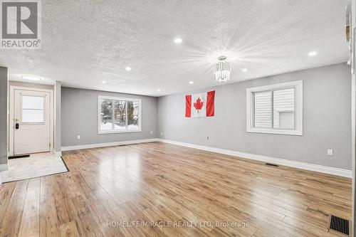 147 Hickling Trail, Barrie, ON - Indoor