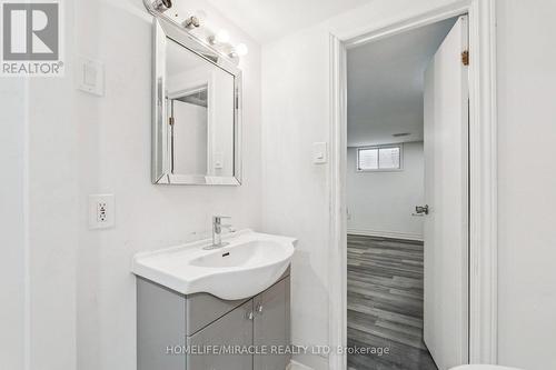147 Hickling Trail, Barrie, ON - Indoor Photo Showing Bathroom