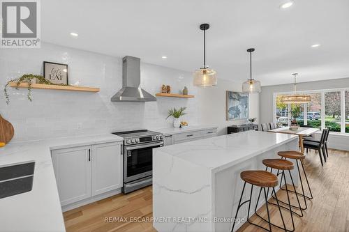 2347 Tweedsmuir Court, Burlington, ON - Indoor Photo Showing Kitchen With Upgraded Kitchen
