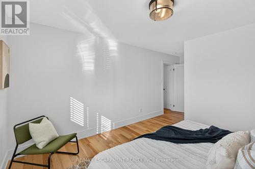 2347 Tweedsmuir Court, Burlington, ON - Indoor Photo Showing Bedroom